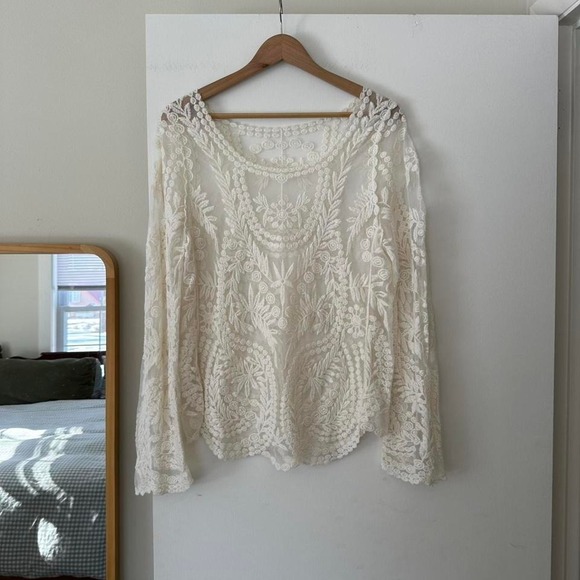 Cream Lace Bell Sleeve Boho Top Size Medium - Picture 3 of 4